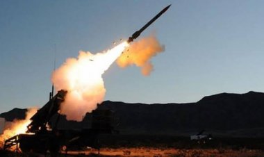 هجوم جديد على السعودية والحوثيون يتحدثون عن إصابة أهداف هامة