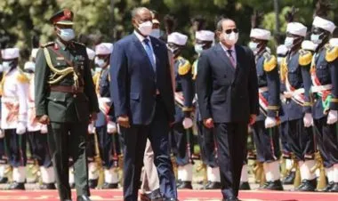 السيسي في الخرطوم يلتقي  برهان ونائبه ورئيس الوزراء
