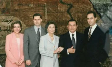 الاتحاد الأوروبي يرفع العقوبات عن عائلة مبارك