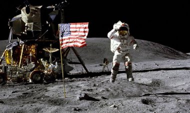 موسك يشكّك في هبوط الأمريكيان على سطح القمرعام 1969