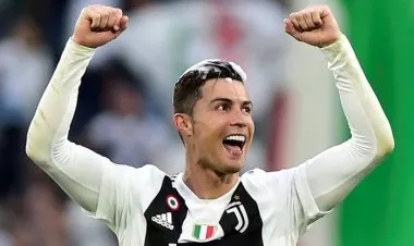 رونالدو أفضل لاعب في الدوري الإيطالي بالموسم الماضي من رابطة المحترفين