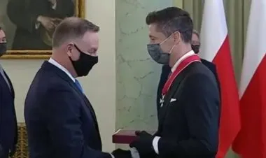 ليفاندوفسكي يحصل على وسام القائد الأعلى في بولندا