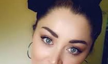 إمرأة تنهار أمام الرجال الجذابين