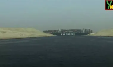 تفاقم أزمة الحاويات العالمية بسبب السفينة العالقة بقناة السويس