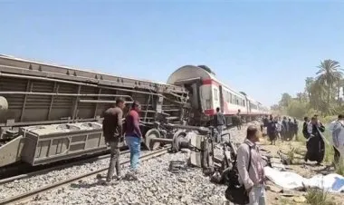 32 وفاة و91 إصابة في حادث تصادم قطارين في سوهاج