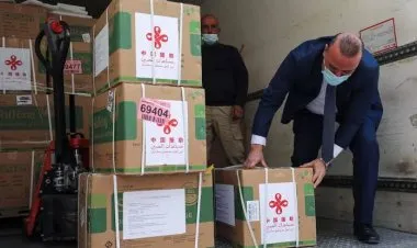 وزارة الصحة الفلسطينية تستلم ١٠٠ ألف جرعة من اللقاح الصيني