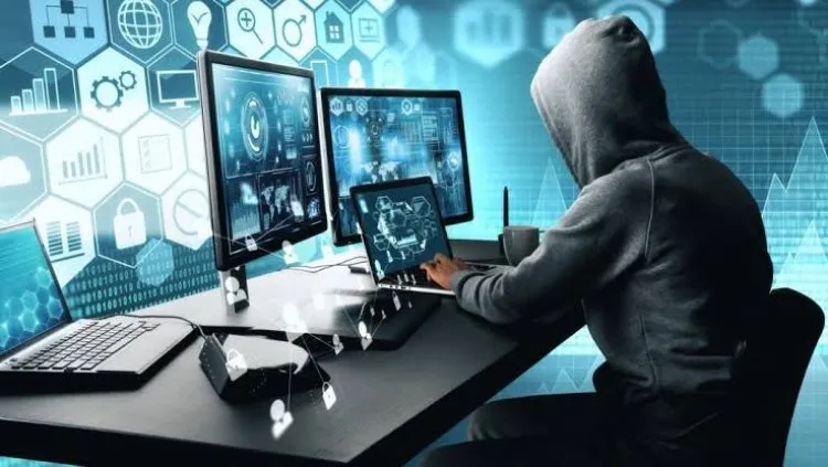 قراصنة يخترقون  ألاف الكاميرا ألأمنية لمستشفيات وسجون وشركات أمريكية