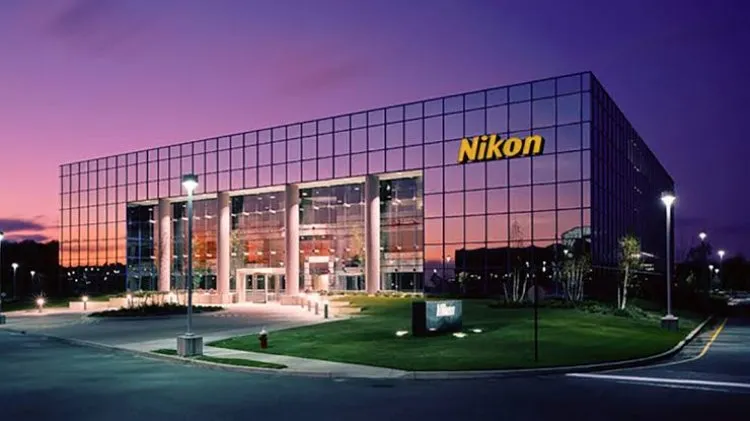 شركة نيكون تطور أول كاميرا بدون مرآة خلفية
