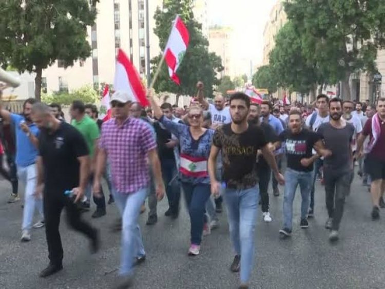 تجدد الاحتجاجات في لبنان على وقع انهيار الليرة