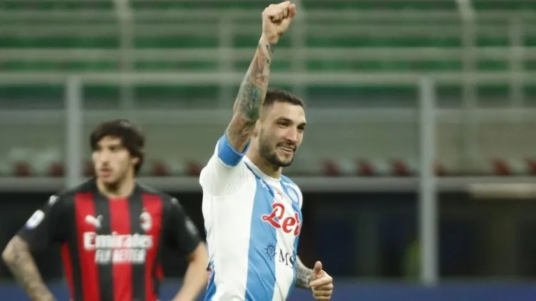 ميلان يسقط في عقر داره أمام نابولي ويواصل الابتعاد عن الصدارة