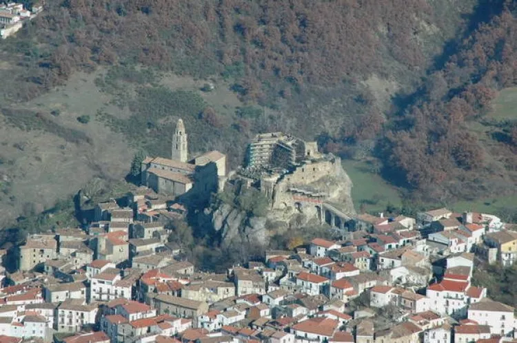 بلدة إيطالية تبيع منازل الأحلام بـ1 يورو للأجانب