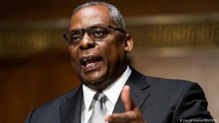 وزير الدفاع الأمريكي يصل كابل في زيارة مفاجئة لأفغانستان