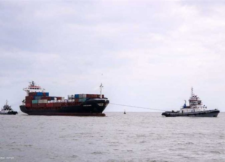 مصر تعلن إنقاذ سفينة حاويات بميناء دمياط