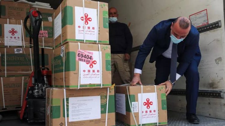 وزارة الصحة الفلسطينية تستلم ١٠٠ ألف جرعة من اللقاح الصيني