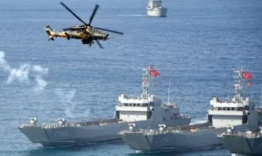 مناورات عسكرية إيرانية - باكستانية مشتركة في مياه الخليج وخليج عمان.