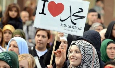 «ميدل إيست آي»: الرسوم المسيئة لرسول الله هي المشكلة وليس احتجاج المسلمين