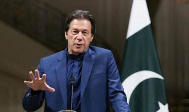 رئيس وزراء باكستان يطالب الغرب بتجريم الإساءة للنبي محمد