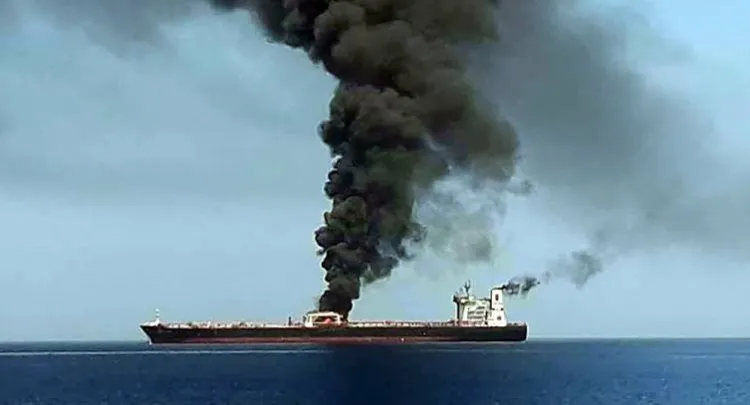 كوماندوس إسرائيلي يفجر سفينة إيرانية بعبوة مغناطيسية ناسفة قبالة أريتريا