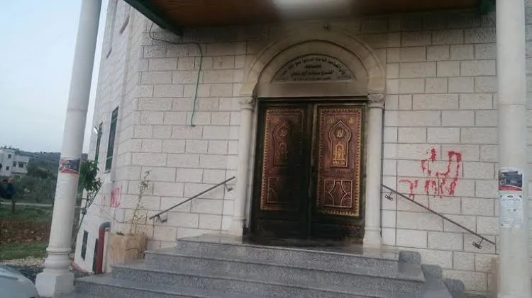 مجهولون يشعلون النار في مسجد بمدينة «نانت» في فرنسا