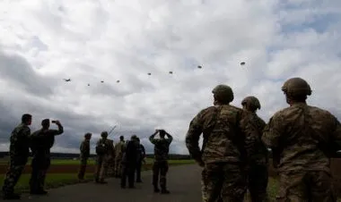 الجيش الأمريكي ينفذ عملية إنزال كبيرة قرب حدود روسيا