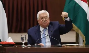 أكادميون ومثقفون يطالبون عباس بالاستقالة