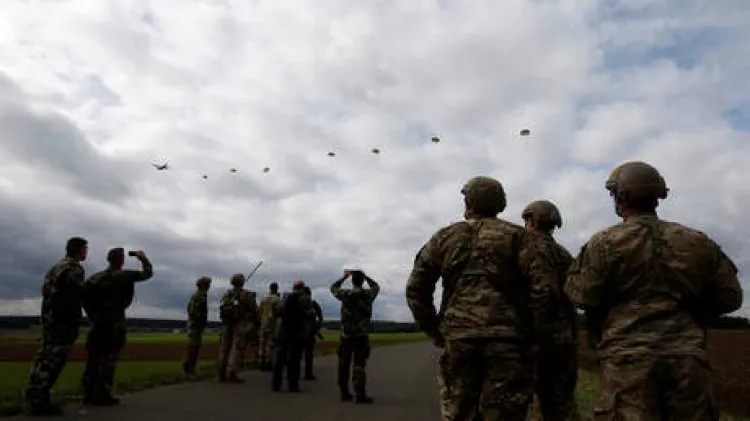 الجيش الأمريكي ينفذ عملية إنزال كبيرة قرب حدود روسيا
