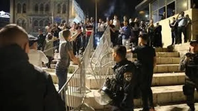 شرطة الاحتلال تقمع المحتجين على اقتحام بن جبير لمنطقة باب العامود في القدس