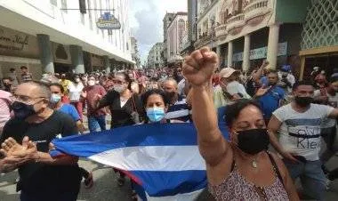 مظاهرات ضد الحكومة... والرئيس يدعو أنصاره إلى «الرد في الشارع»