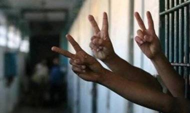 صحيفة عبرية:  السبب الرئيسي في تأخّر تنفيذ صفقة تبادل أسرى