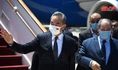 في زيارة هي الأولى من نوعها.. وزير خارجية الصين يصل دمشق للقاء الأسد