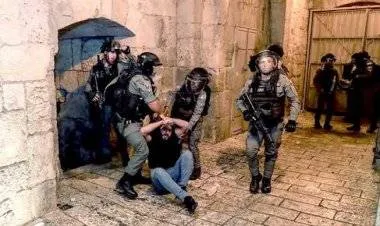 الاحتلال يعتدي على شبان قرب باب العامود في القدس المحتلة