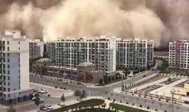 عاصفة ترابية تبتلع مدينة في الصين