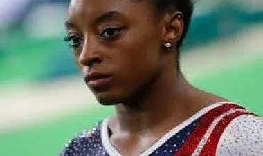 أولمبياد طوكيو: الكشف عن المأساة التي دفعت لاعبة الجمباز الأسطورية لعدم المشاركة