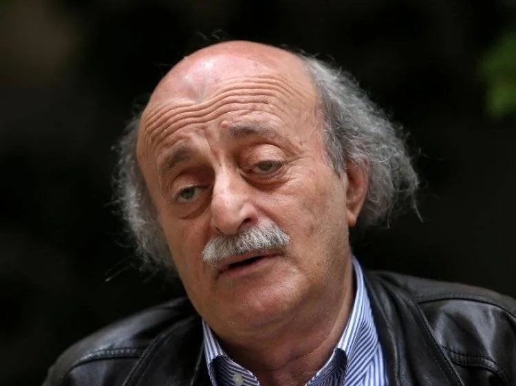 وليد جنبلاط يحذر من  الاعتداء عليه أو على أحد من أفراد عائلته