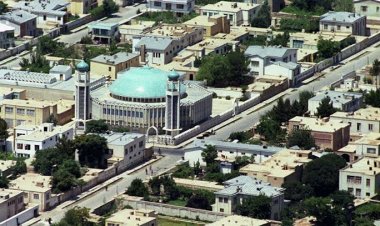 مفاوضو حركة طالبان في طريقهم للقصر الرئاسي بكابول تمهيدا لتسلم السطلة