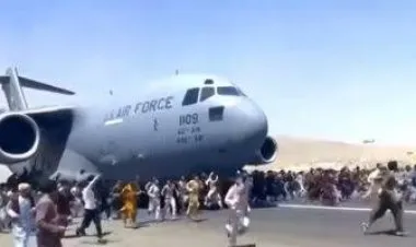 مجلة أمريكية تقترح معاقبة باكستان بعد هزيمة واشنطن أمام طالبان