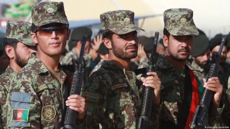 نواب كويتيون يرفضون استضافة الكويت للمترجمين الأفغان الذين عملوا مع الجيش الأمريكي