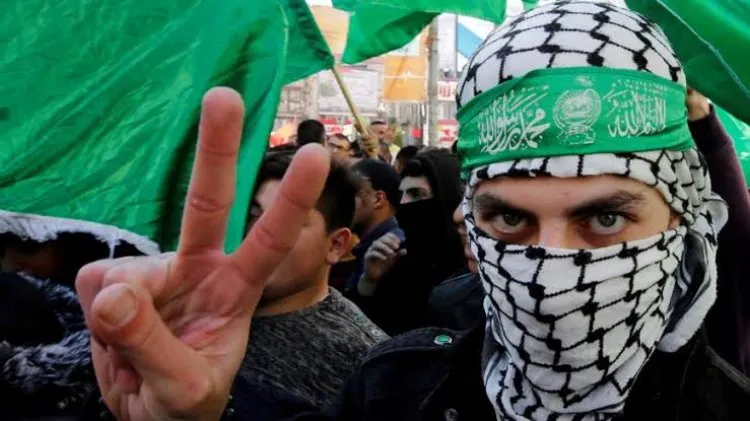 اعلام الاحتلال الإسرائيلي يتهم حماس بتجنيد فلسطينيين بالضفة لاستهداف إسرائيليين