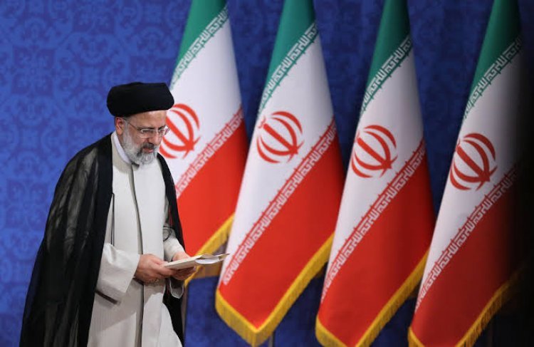 الرئيس الإيراني المنتخب إبراهيم رئيسي يؤدي اليمين أمام البرلمان
