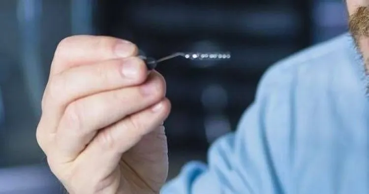 شريحة دماغية تعيد الأمل لمرضى الشلل