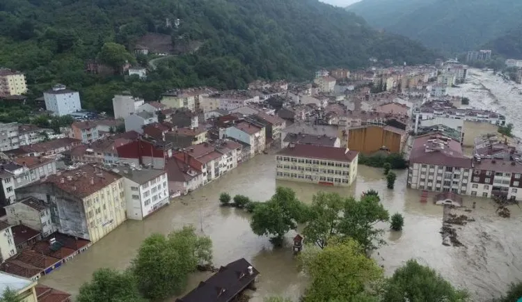 تركيا: إرتفاع عدد ضحايا الفيضانات إلى ٢٧ قتيل على الأقل