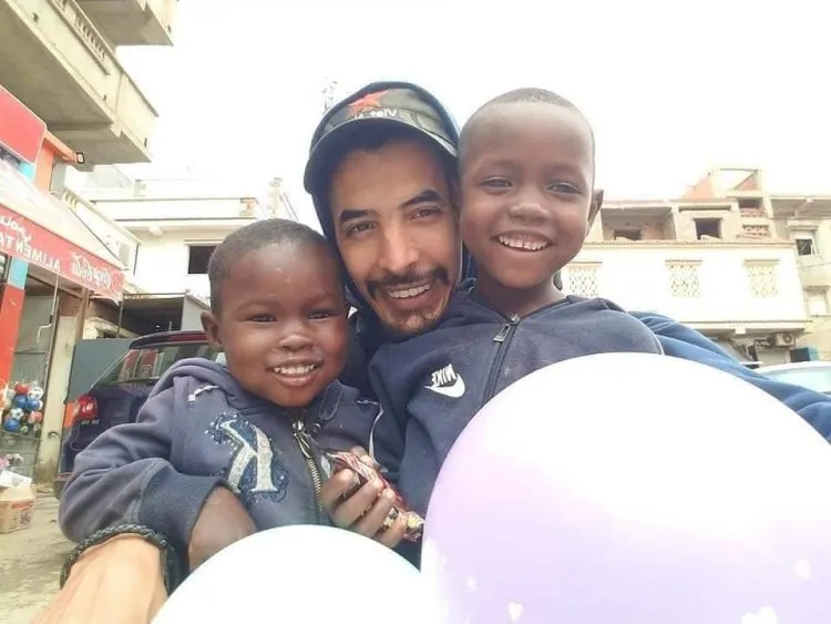 الجزائر: حملة اعتقالات للمتورطين في حرق الشاب الجزائري وهروب بعضهم