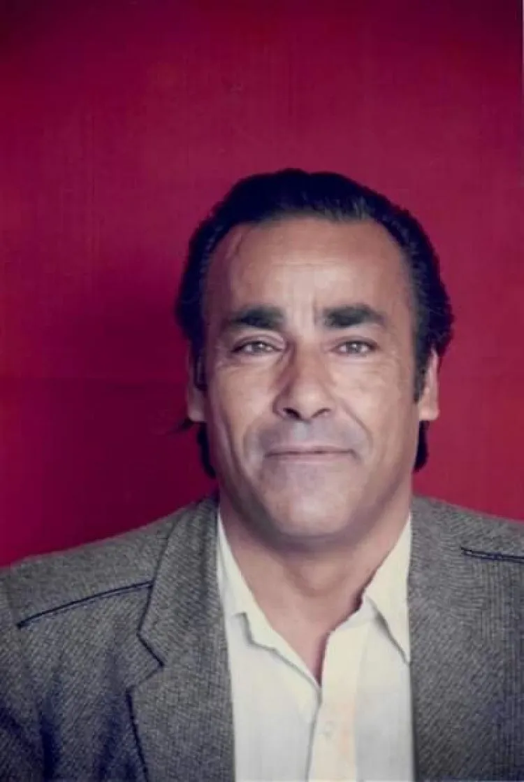 الراحل أحمد حسين شاعر ومفكر استثنائي مختلف