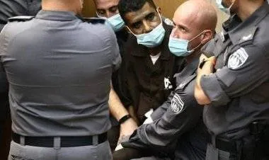 المحامي فيلدمان: زكريا الزبيدي يعاني من كسور في الفك والاضلاع