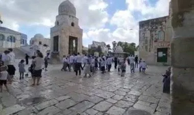 مئات المستوطنين يقتحمون المسجد الأقصى من جهة باب المغاربة