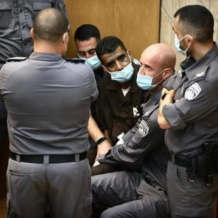 المحامي فيلدمان: زكريا الزبيدي يعاني من كسور في الفك والاضلاع