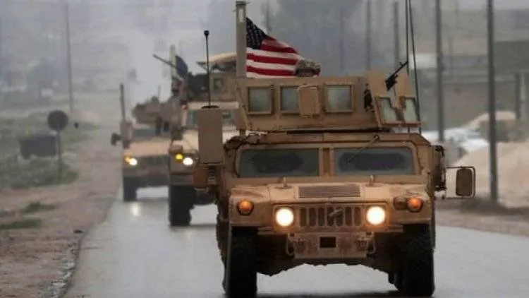 القوات الأمريكية تدخل 50 آلية محملة بعتاد عسكري ولوجستي لتعزيز قواعدها بريف الحسكة