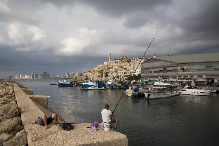 إسرائيل.. إغلاق ميناء يافا بعد اكتشاف صاروخ في المياه