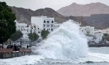 إخلاء 4 محافظات في سلطنة عمان بسبب إعصار شاهين