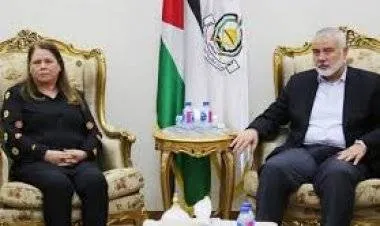 اسماعيل هنية يستقبل فدوى البرغوثي زوجة القائد الوطني الأسير مروان البرغوثي